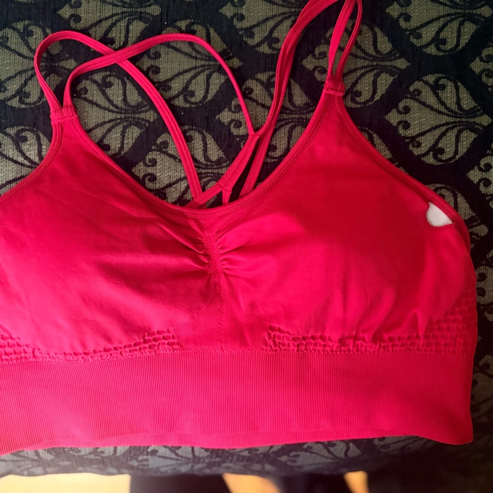 Halara Red Ruched Sports Bra - Picture 5 of 5